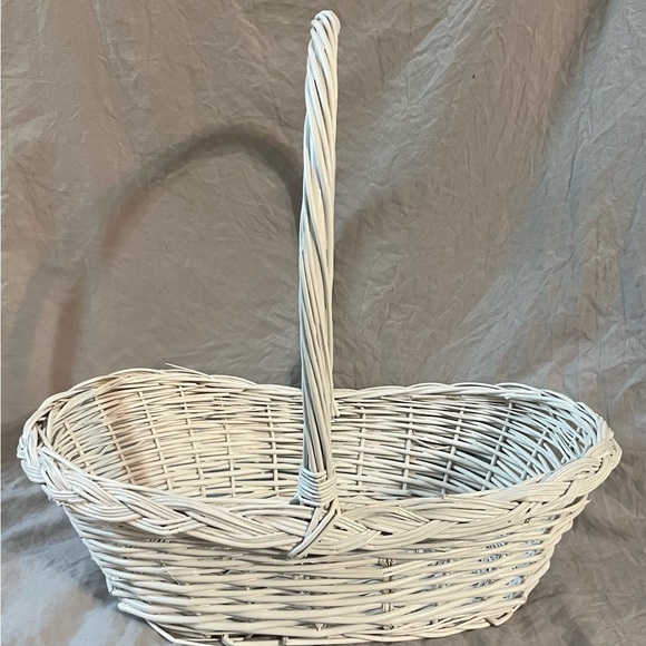 Other - White Wicker Basket